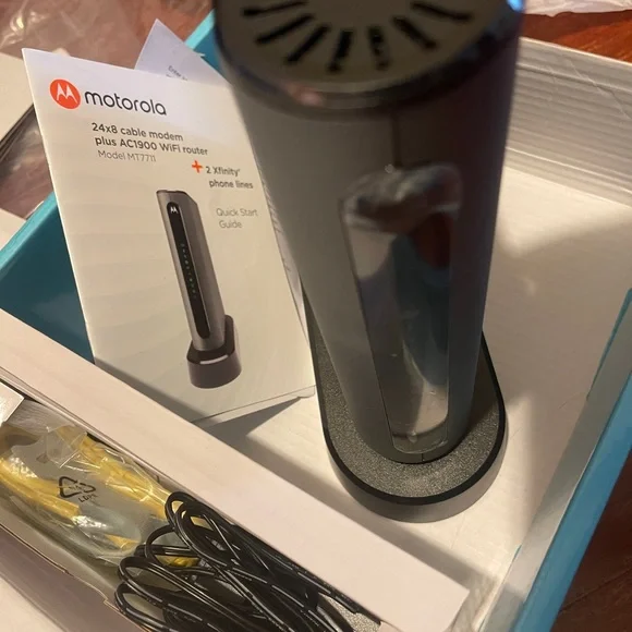 Motorola AC1900 WiFi Router with Modem - Picture 6 of 7